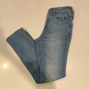Banana Republic Mens "The Traveler Luxe" Slim Fit Lt Blue Jeans: 30" x 32"